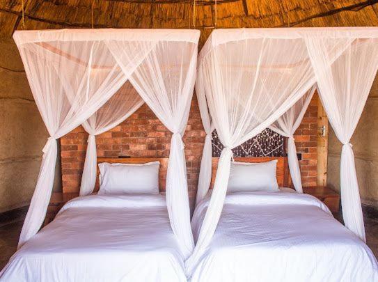 Naibala Manyara Lodge Mto wa Mbu Esterno foto